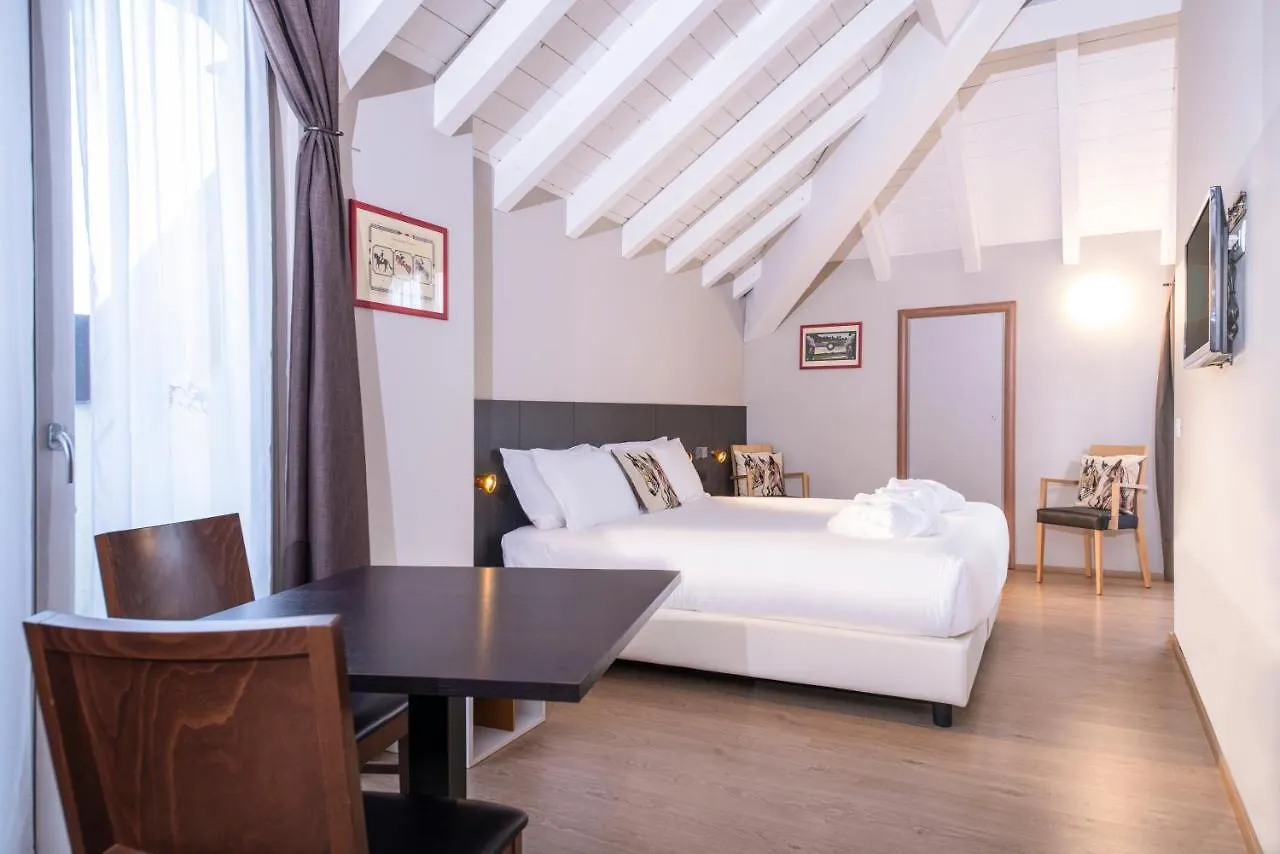 Hotel Osteria Della Pista Dal 1875 Casorate Sempione Italien