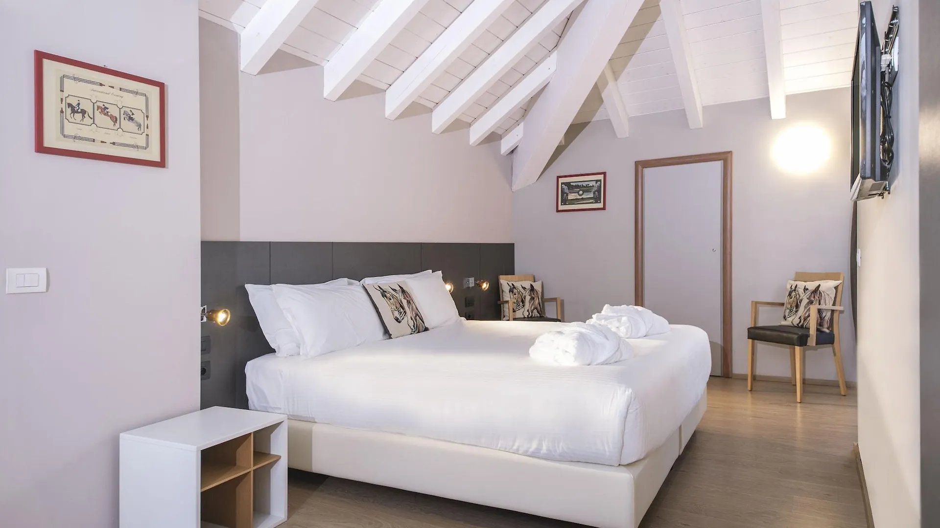 Hotel Osteria Della Pista Dal 1875 Casorate Sempione 4*,