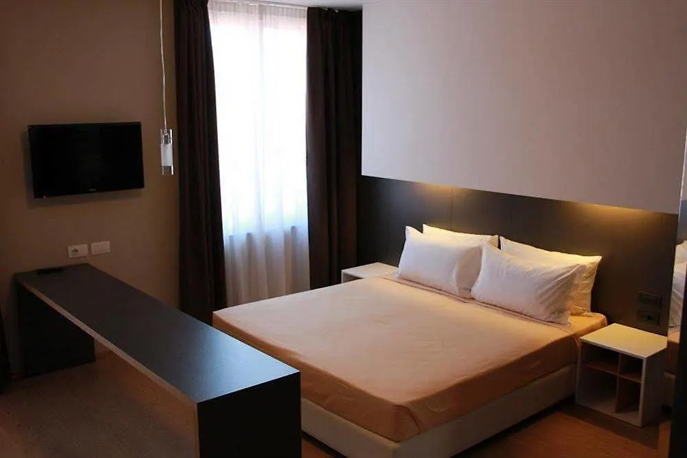 Hotel Osteria Della Pista Dal 1875 Casorate Sempione 4*,  Italië